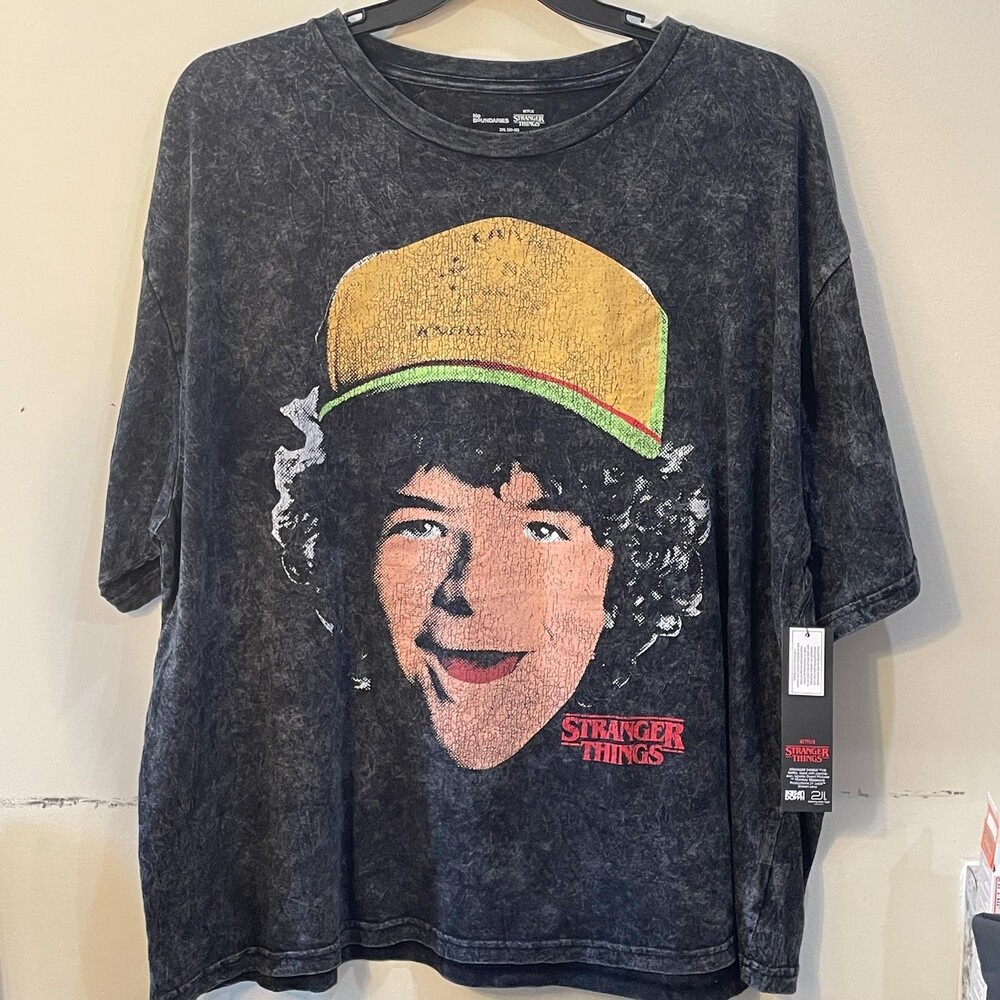 Men’s Stranger Things Tshirt - 2XL - Dustin - Netflix - Black - Hellfire Club